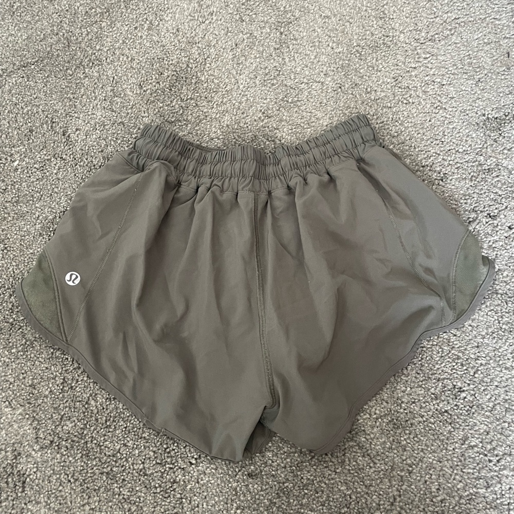 Lululemon Hotty Hot 2.5” shorts